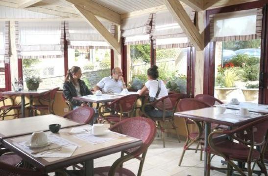 Logis Hotel De La Tour Masseret Exterior photo