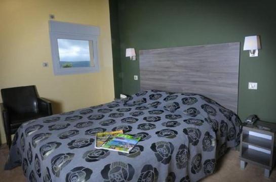 Logis Hotel De La Tour Masseret Room photo