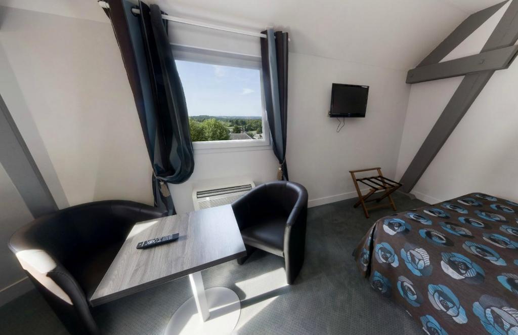 Logis Hotel De La Tour Masseret Room photo